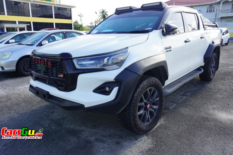 2023 Toyota Hilux image2