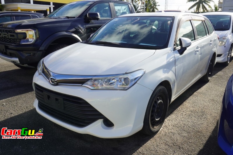2015 Toyota Fielder image0