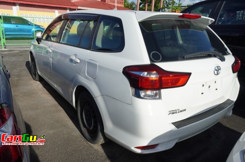 2015 Toyota Fielder image4