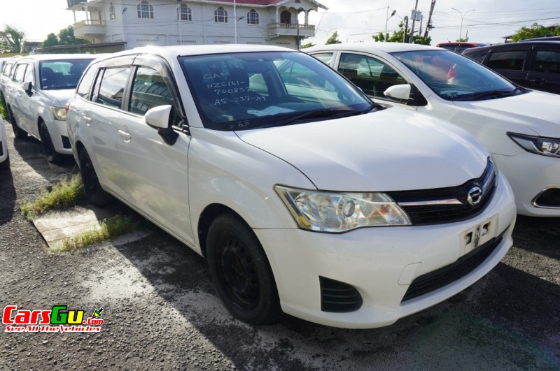 2012 Toyota Fielder image0