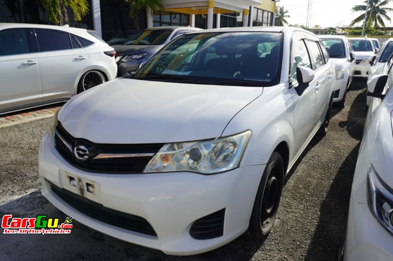 2012 Toyota Fielder image1