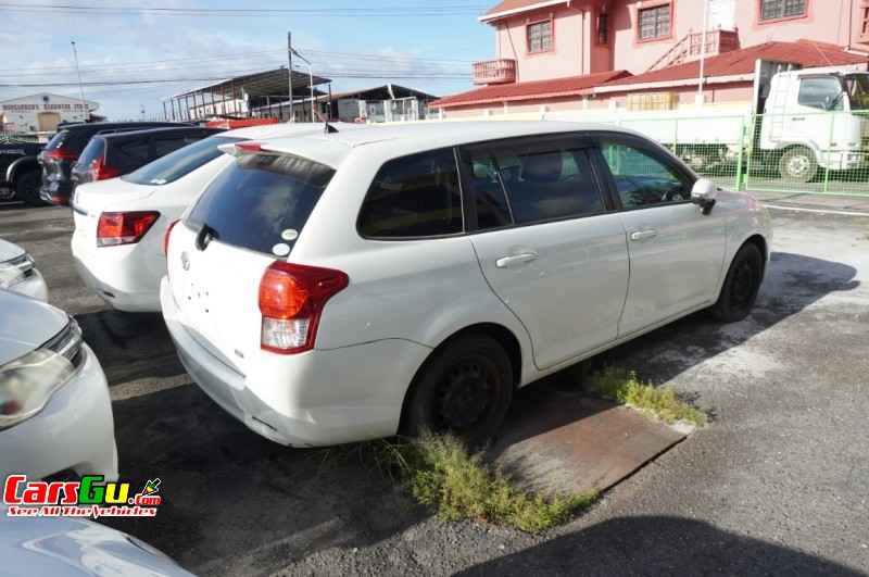 2012 Toyota Fielder image3