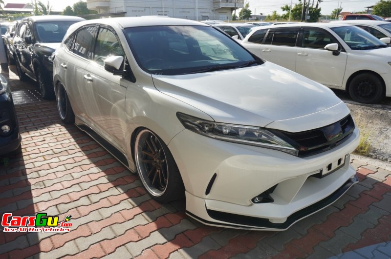 2017 Toyota Harrier image2