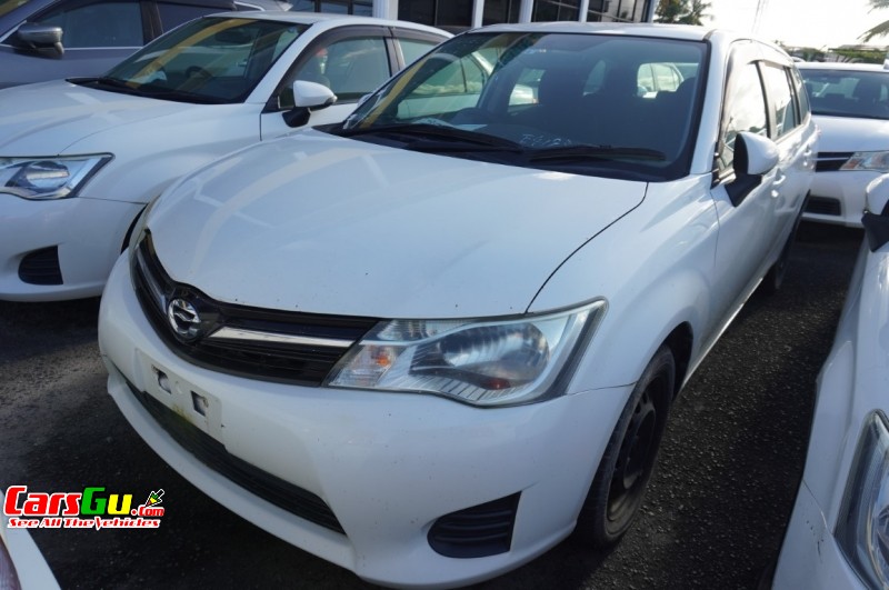 2012 Toyota Fielder image1