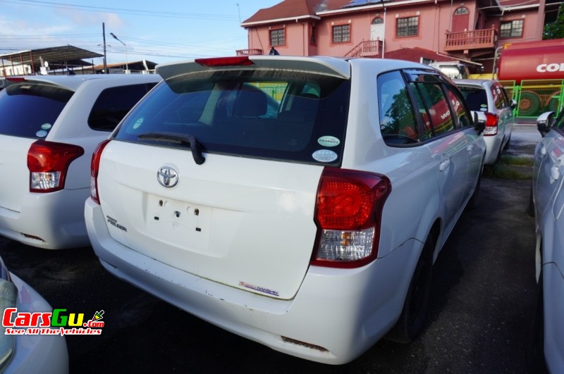 2012 Toyota Fielder image2