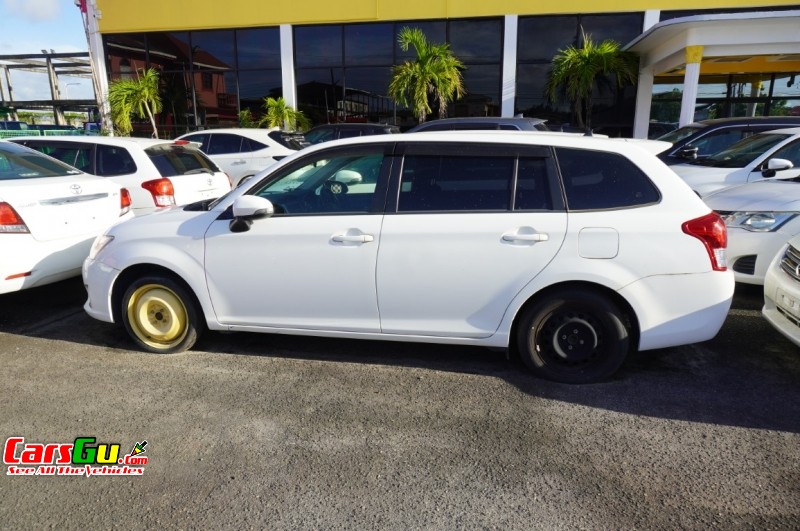 2012 Toyota Fielder image1