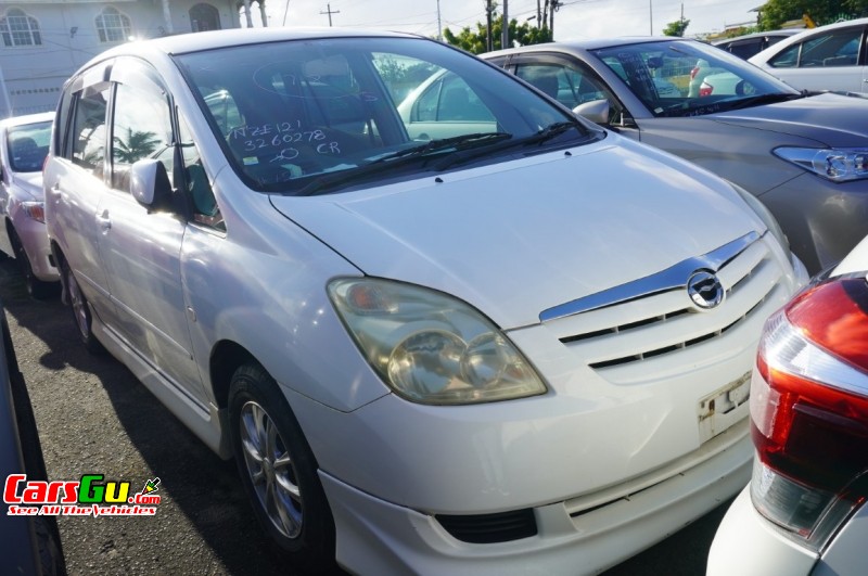 2004 Toyota Spacio image1