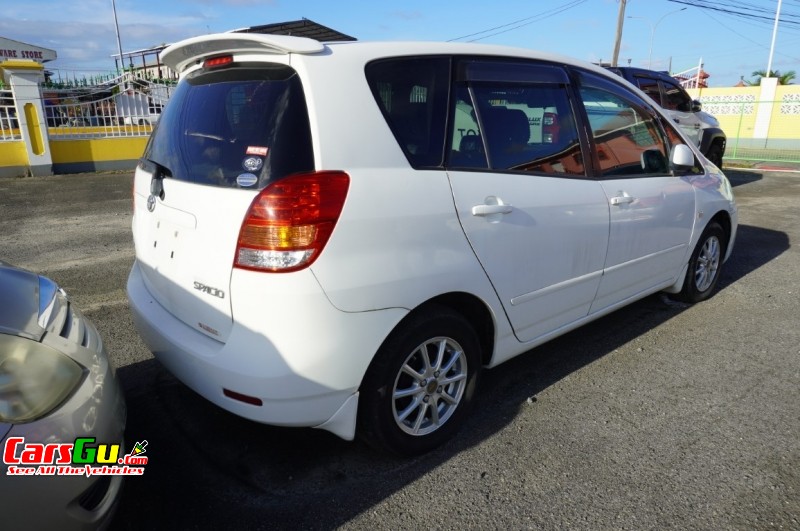 2004 Toyota Spacio image1