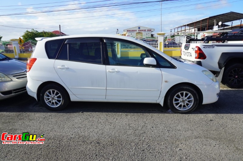 2004 Toyota Spacio image2