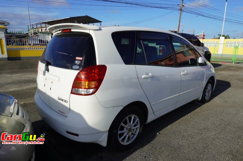 2004 Toyota Spacio image7
