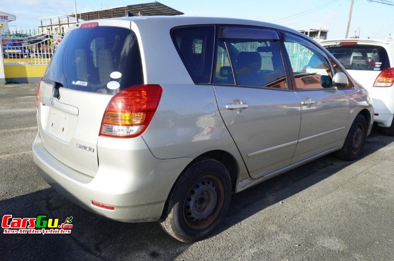 2004 Toyota Spacio image1