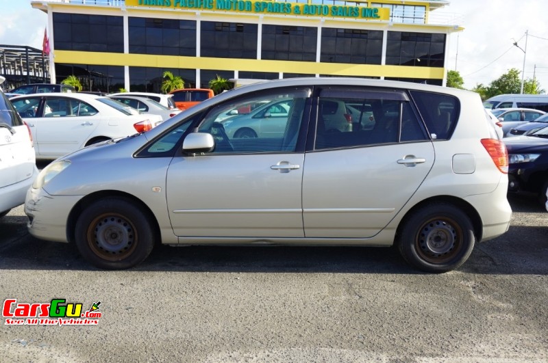 2004 Toyota Spacio image1