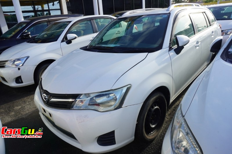 2012 Toyota Fielder image1