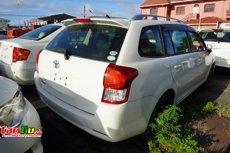 2012 Toyota Fielder image2