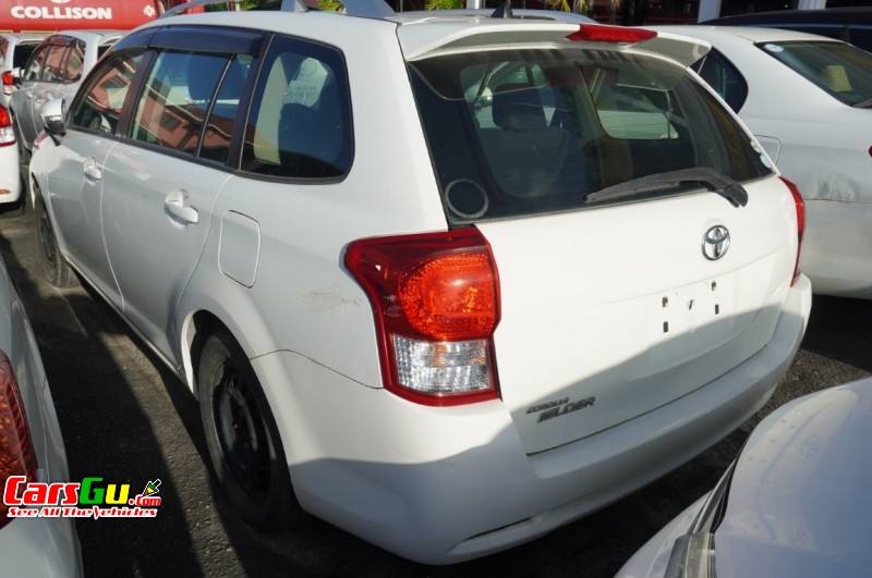 2012 Toyota Fielder image4