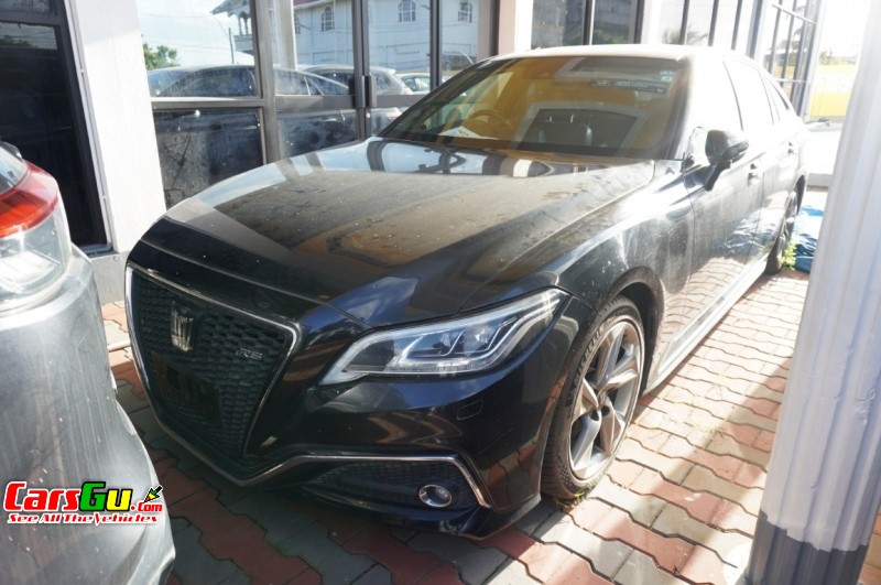 2017 Toyota Crown image1