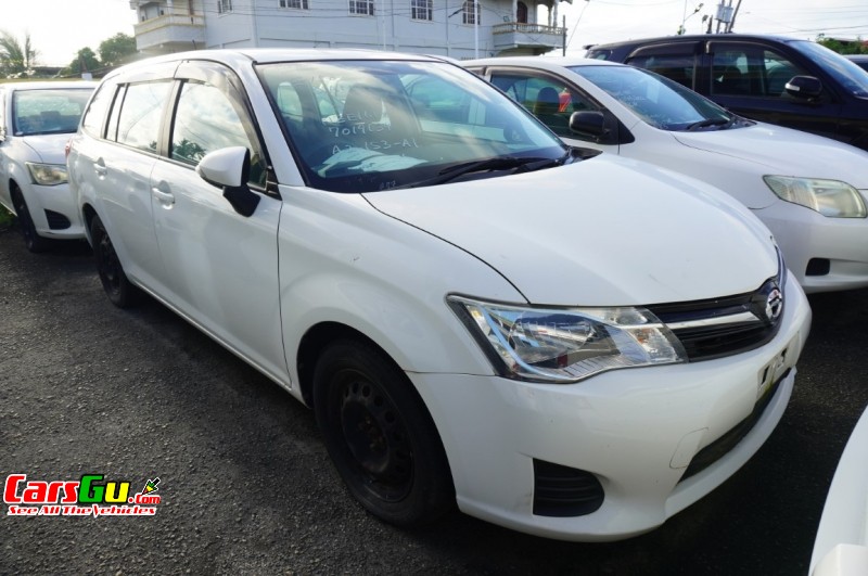 2012 Toyota Fielder image1