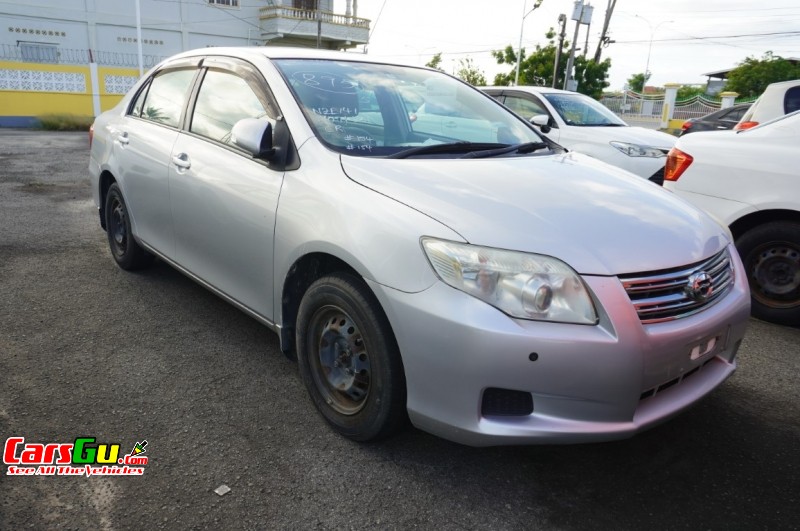 2002 Toyota Axio image1