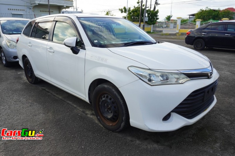 2015 Toyota Fielder image1