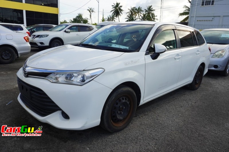 2015 Toyota Fielder image2