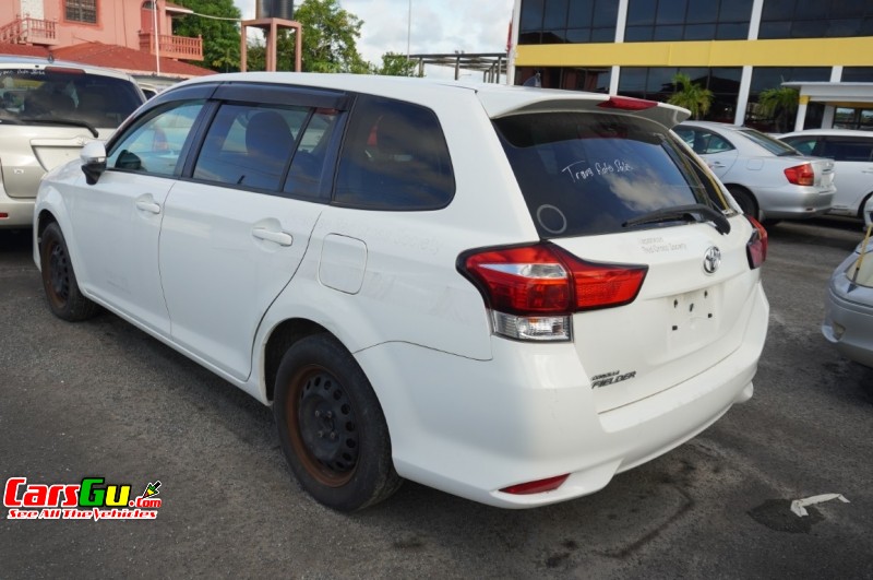 2015 Toyota Fielder image4