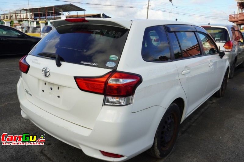 2015 Toyota Fielder image5