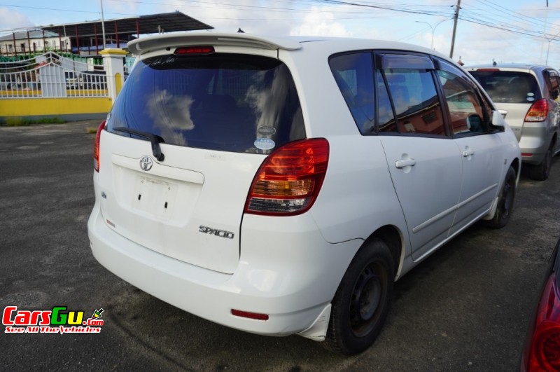 2004 Toyota Spacio image1