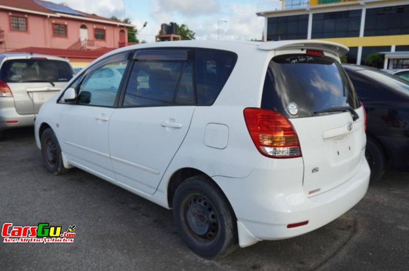 2004 Toyota Spacio image3