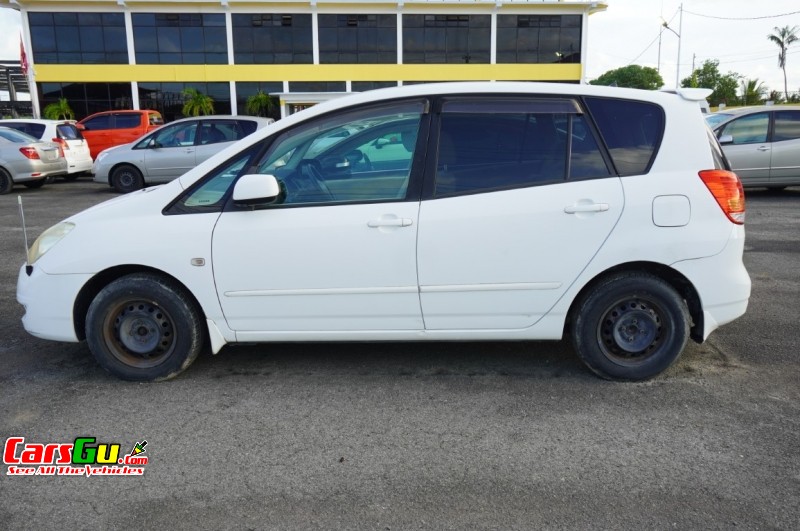 2004 Toyota Spacio image4