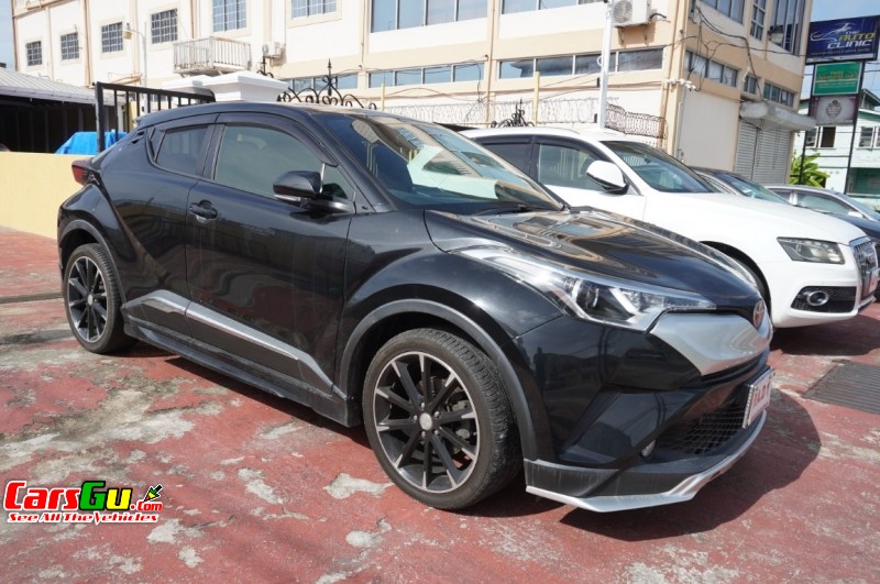 2022 Toyota CH-R image1