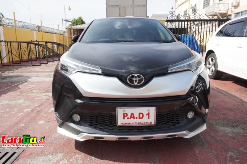 2022 Toyota CH-R image2