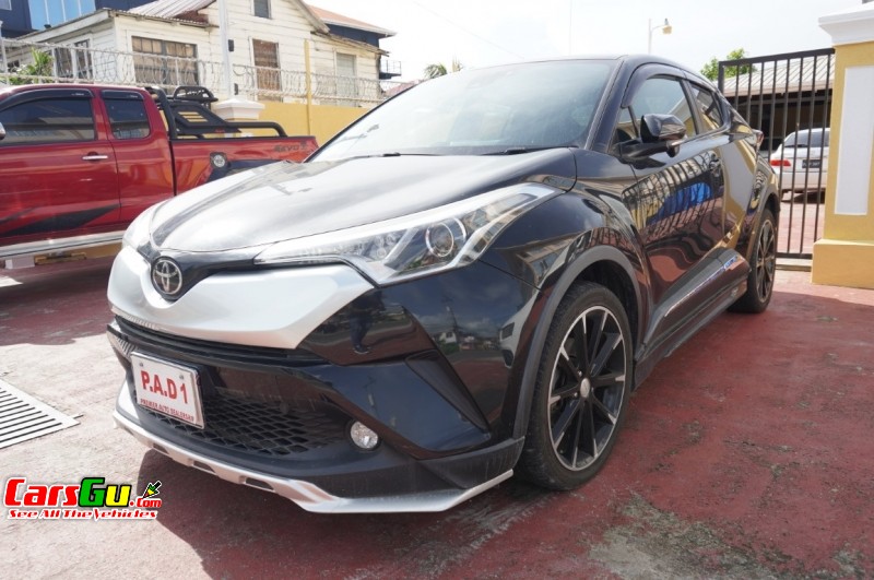 2022 Toyota CH-R image3