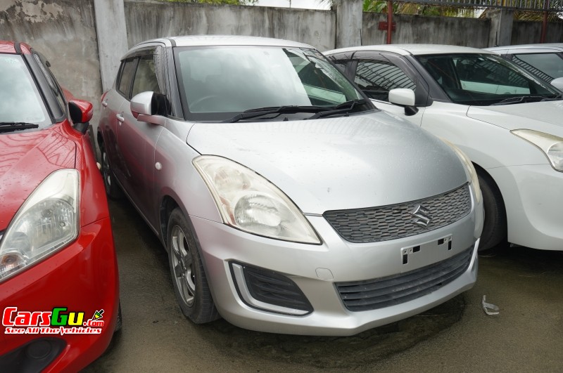 2014 Suzuki Swift image0