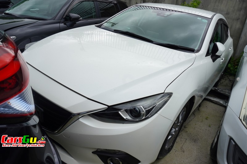 2015 Mazda Mazda 3 image0