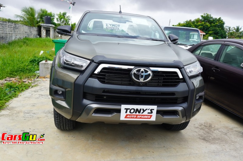 2025 Toyota Hilux image1
