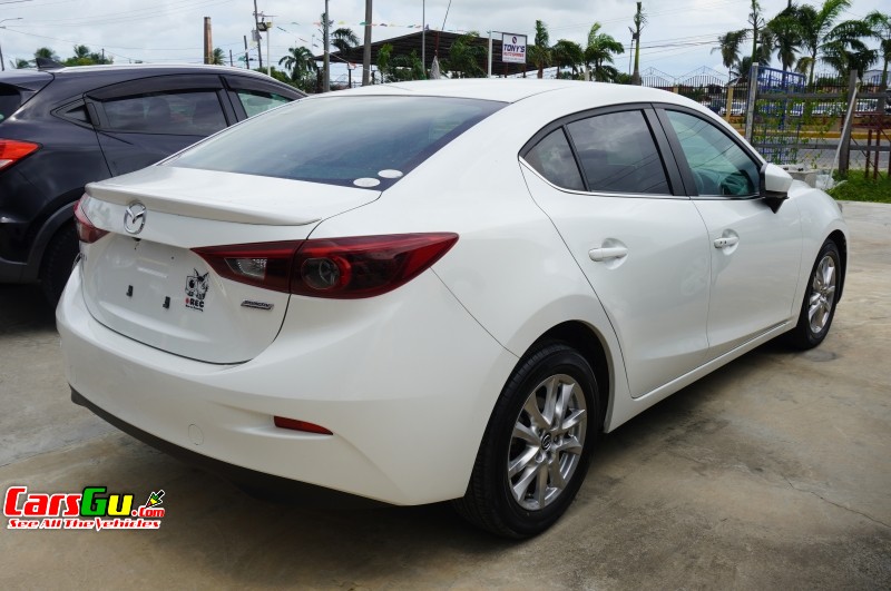 2013 Mazda Axela image1