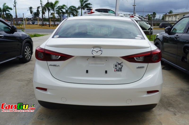 2013 Mazda Axela image2
