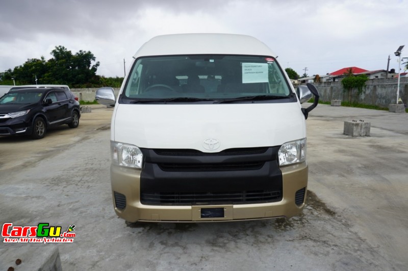 2016 Toyota Hiace image2
