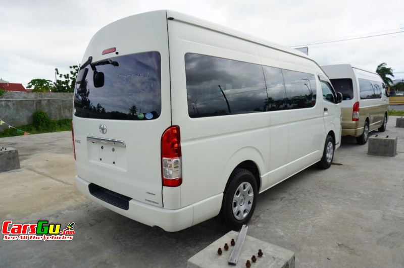 2016 Toyota Hiace image2