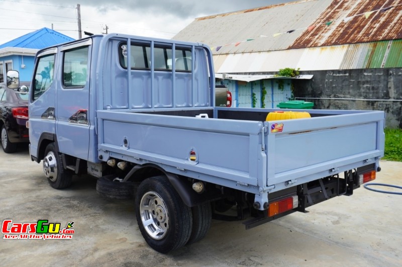 2010 Mitsubishi Canter image1