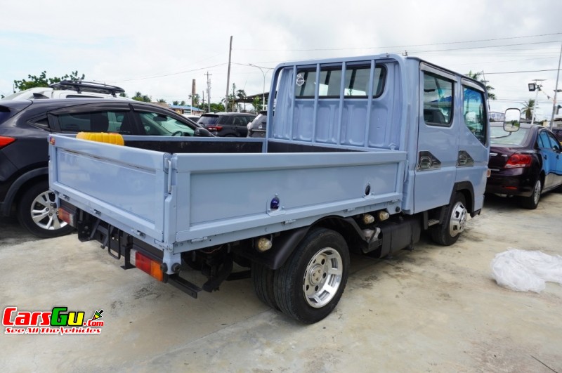 2010 Mitsubishi Canter image2