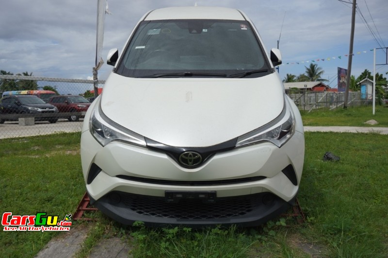 2017 Toyota CH-R image2