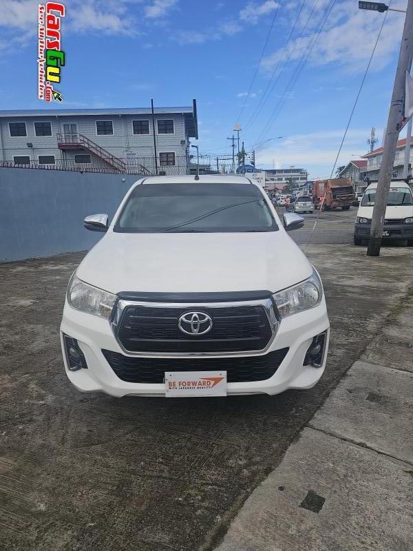 2019 Toyota Hilux  image0