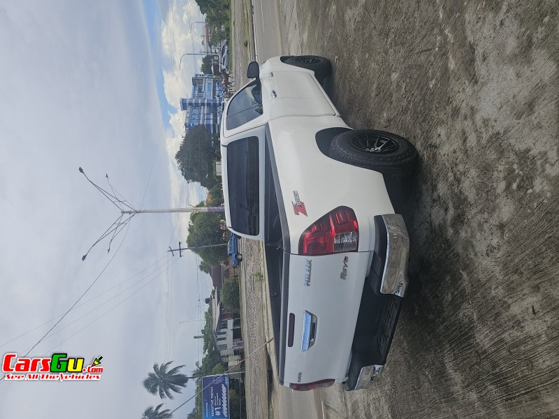 2019 Toyota Hilux  image5