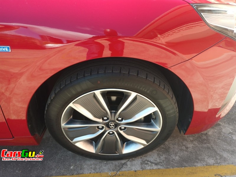 2018 Hyundai Ioniq image1