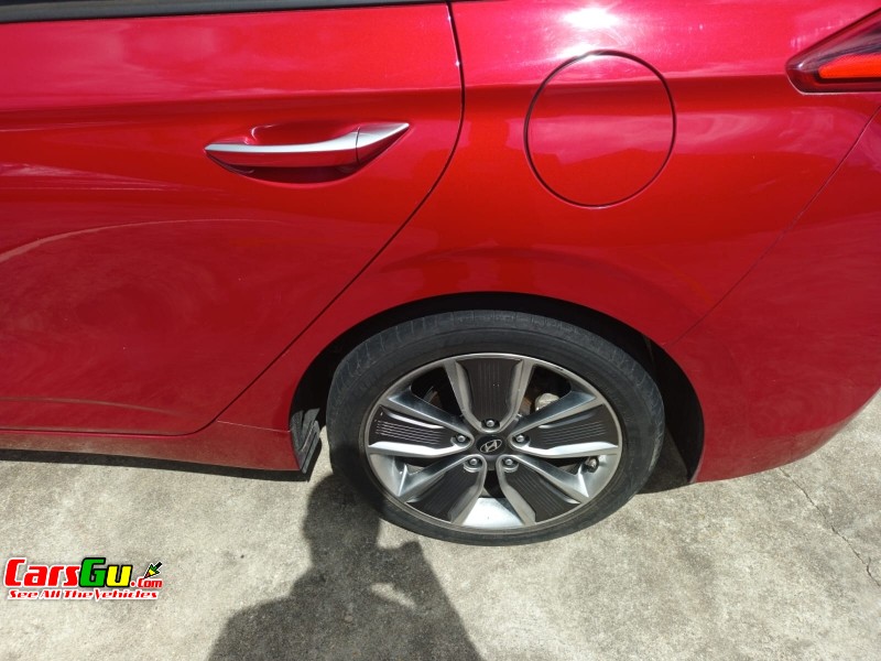 2018 Hyundai Ioniq image5