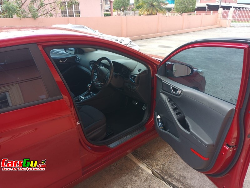 2018 Hyundai Ioniq image8