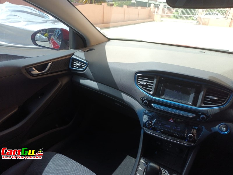 2018 Hyundai Ioniq image9