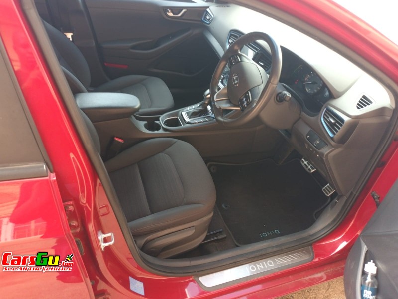 2018 Hyundai Ioniq image11