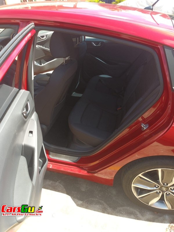 2018 Hyundai Ioniq image13